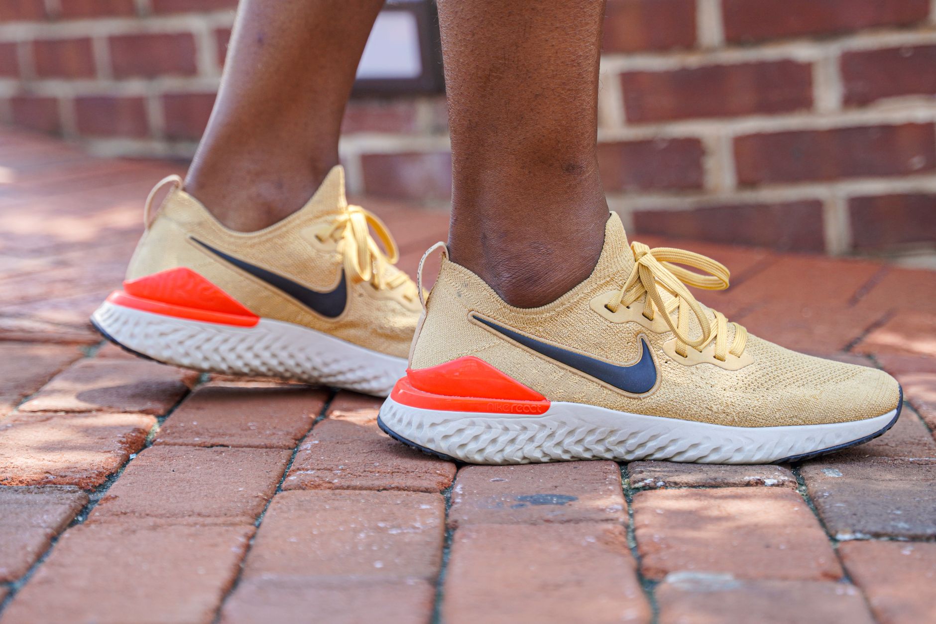 Chaussure nike vomero teinte beige : allier running et confort au quotidien