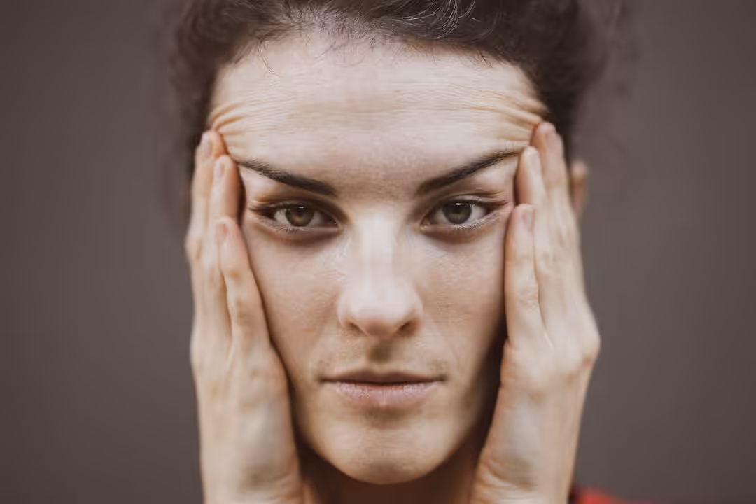 Hypoglycémie et mal de tête : reconnaître les symptômes et savoir comment intervenir