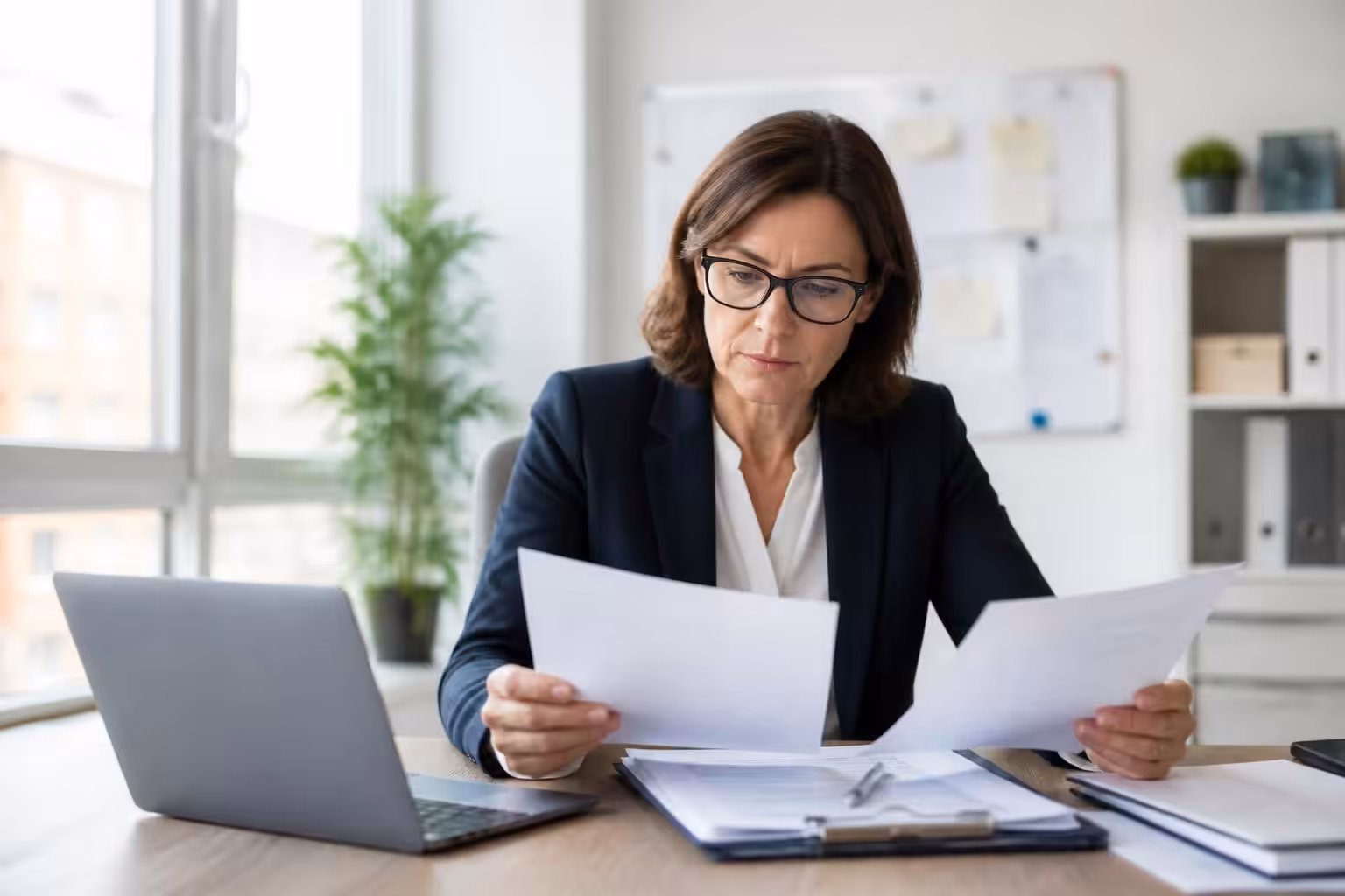 découvrez vos droits et les démarches essentielles pour bénéficier du mi-temps thérapeutique en tant qu'agent public, afin de mieux concilier santé et travail.